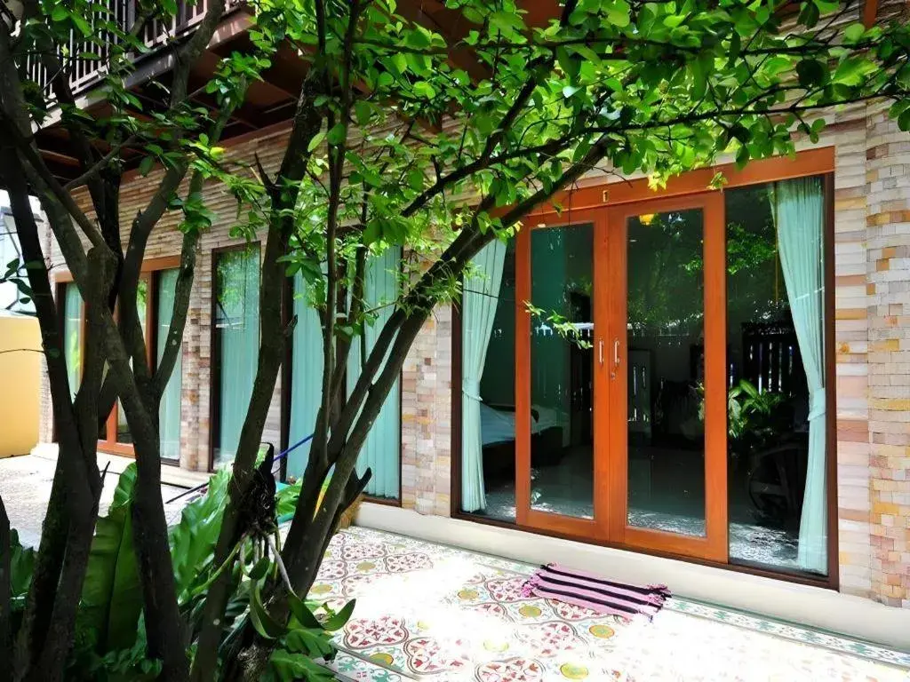 Baan Saranrom Baan Saranrom