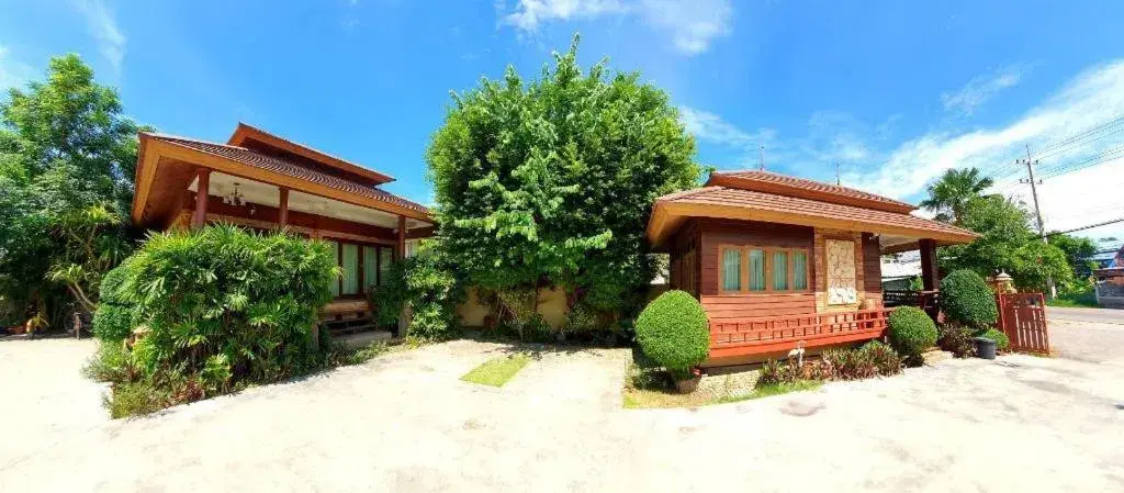 Baan Saranrom Baan Saranrom