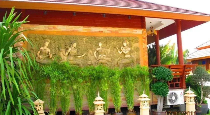 Baan Saranrom Baan Saranrom