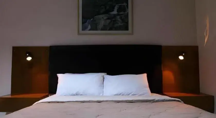 Bed in Augusta Hotel & Glamping Sukabumi Bed in Augusta Hotel & Glamping Sukabumi