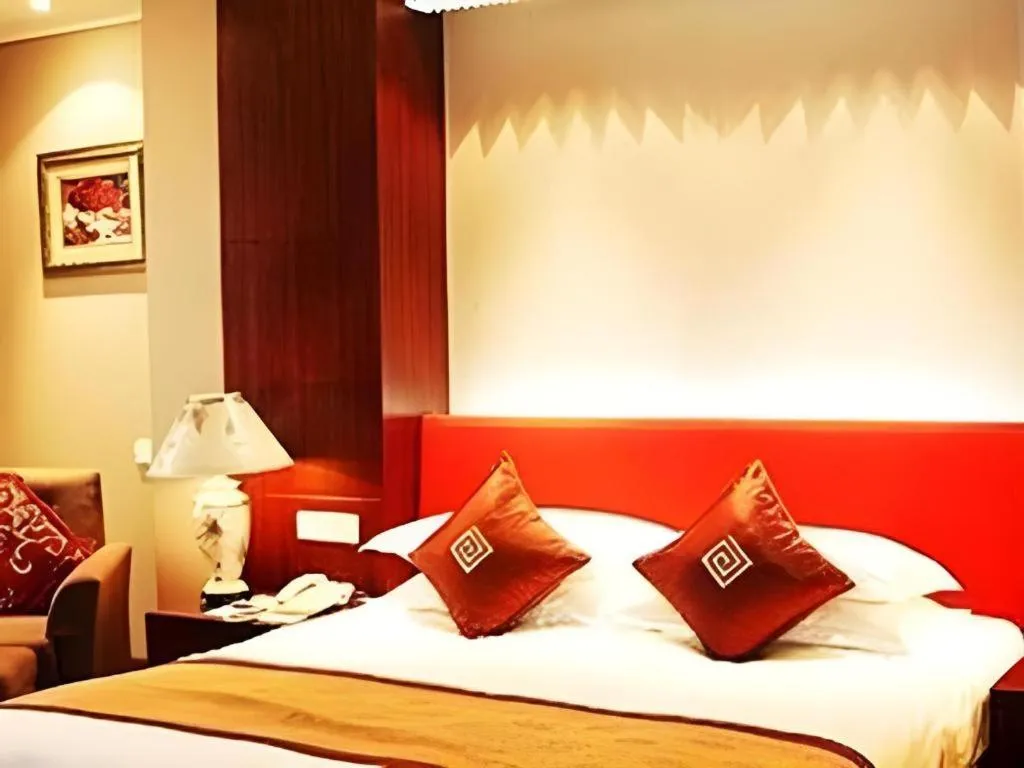Bed in New Century Pujiang Hotel