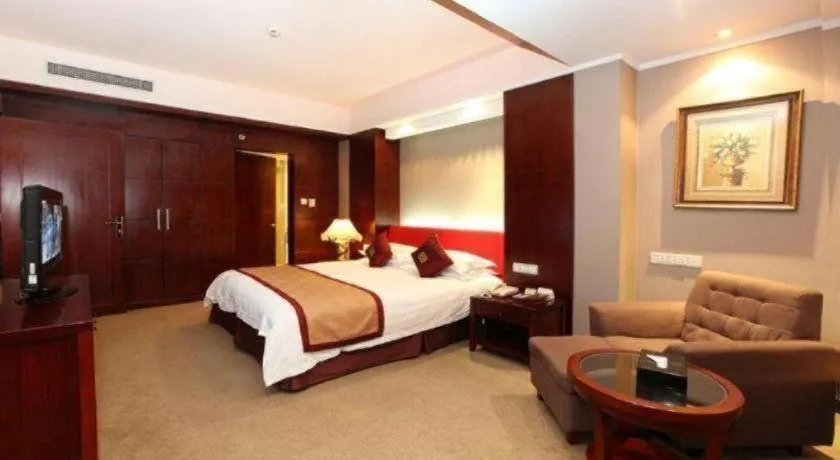 Bed in New Century Pujiang Hotel