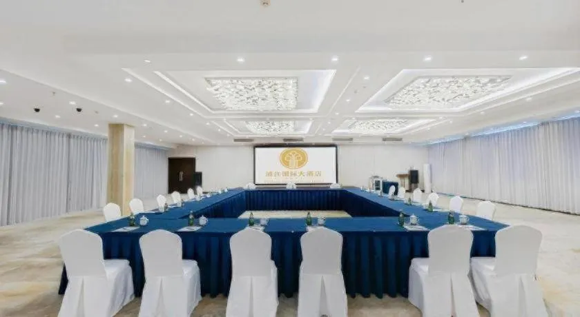 New Century Pujiang Hotel