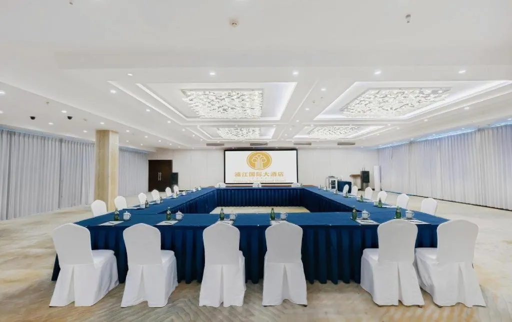 New Century Pujiang Hotel