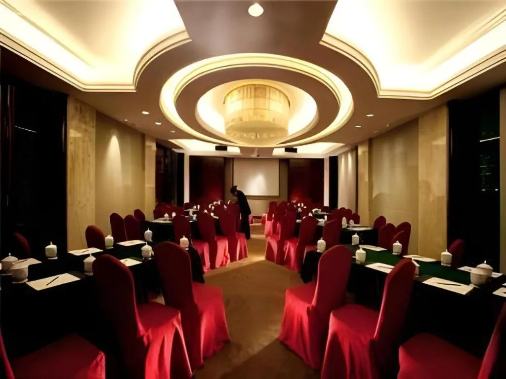New Century Pujiang Hotel