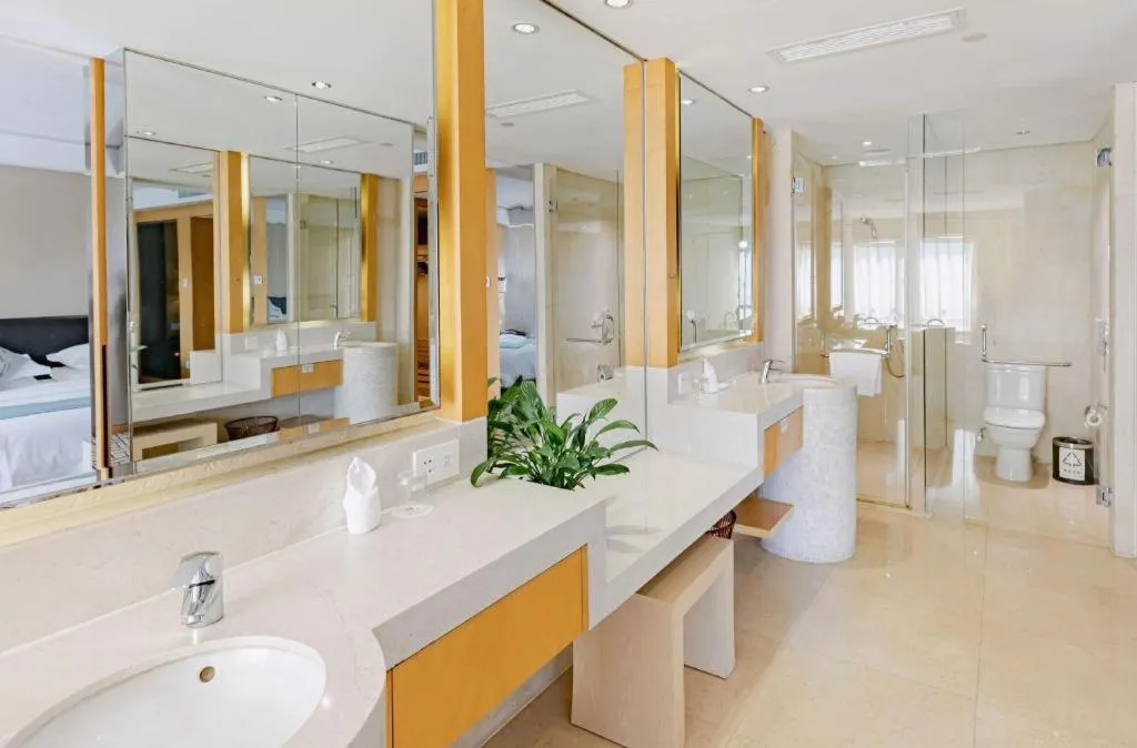 New Century Pujiang Hotel