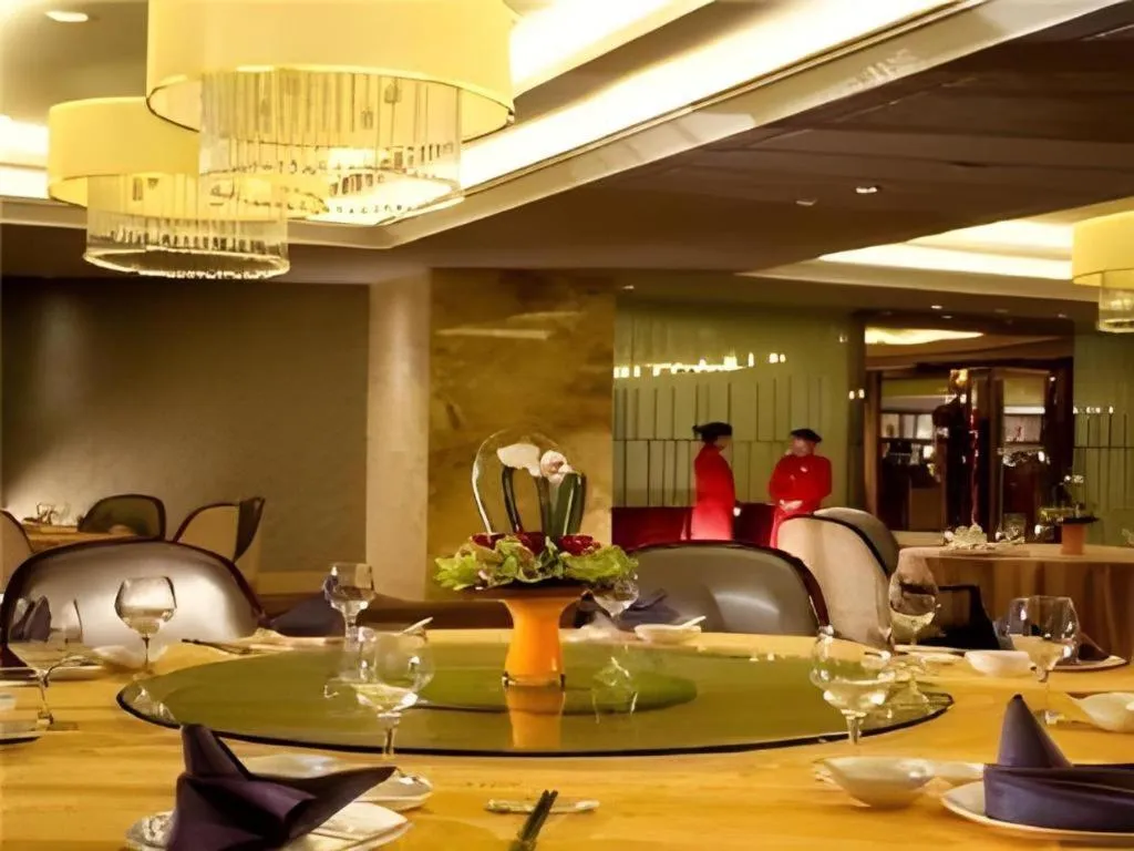 New Century Pujiang Hotel