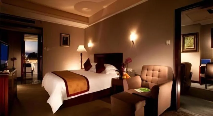 Bed in New Century Pujiang Hotel