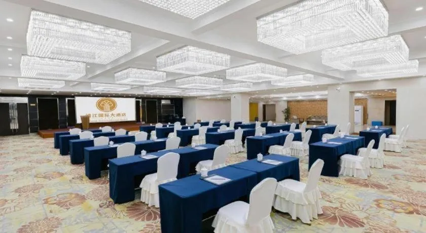 New Century Pujiang Hotel