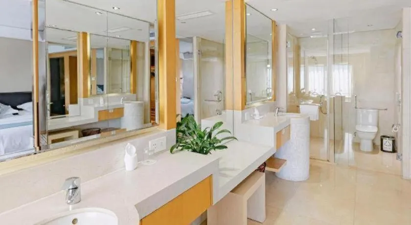 New Century Pujiang Hotel