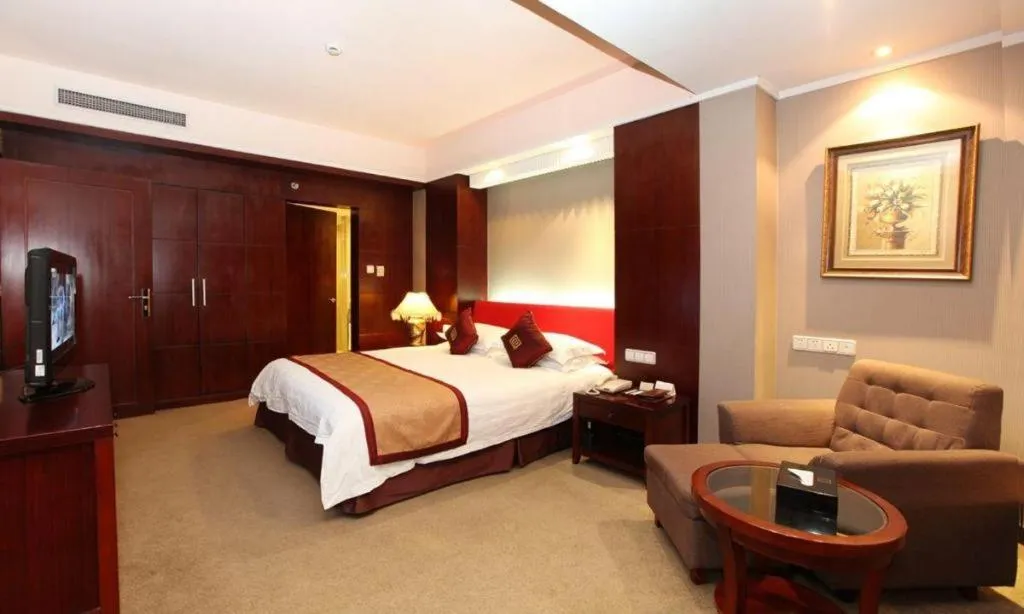 Bed in New Century Pujiang Hotel