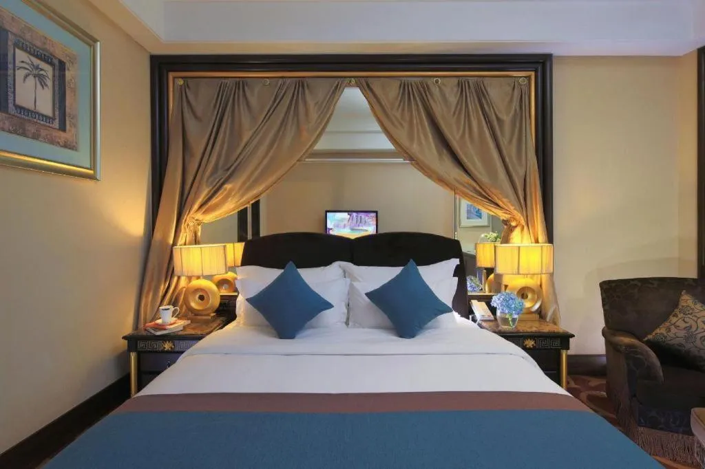 Bed in Dongguan Silver World Garden Hotel