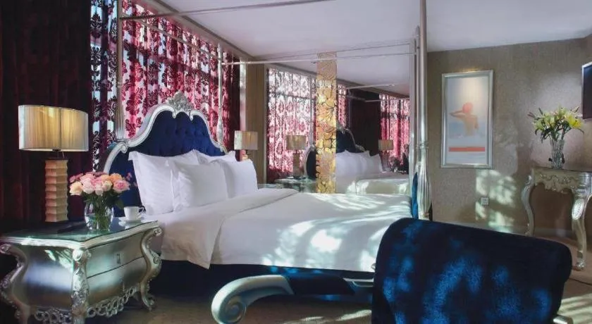 Bed in Dongguan Silver World Garden Hotel