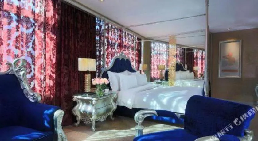 Bed in Dongguan Silver World Garden Hotel