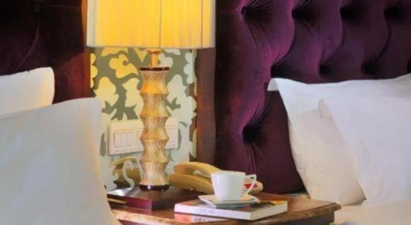 Bed in Dongguan Silver World Garden Hotel