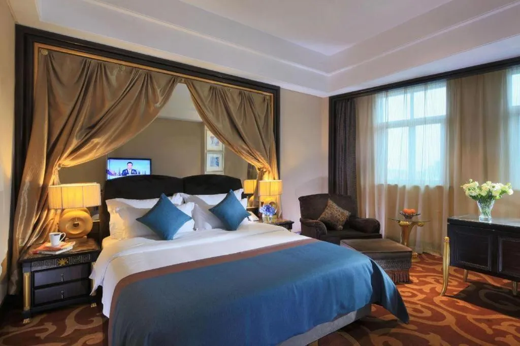 Bed in Dongguan Silver World Garden Hotel