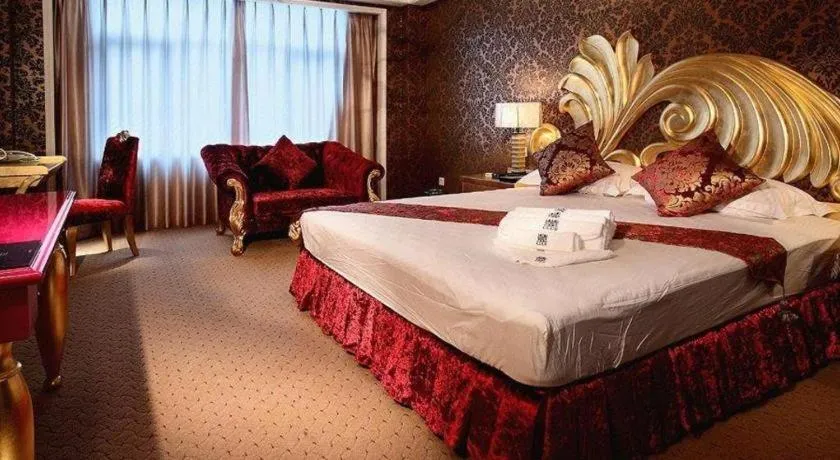 Bed in Dongguan Silver World Garden Hotel