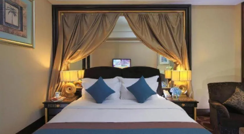 Bed in Dongguan Silver World Garden Hotel