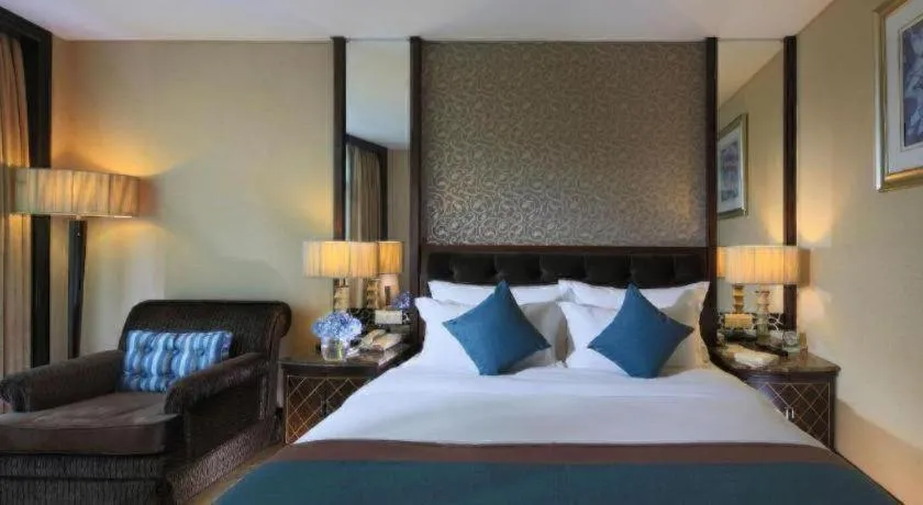 Bed in Dongguan Silver World Garden Hotel