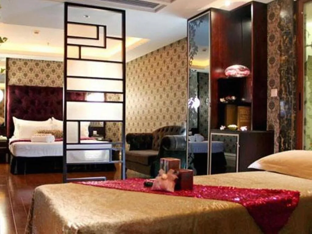 Bed in Dongguan Silver World Garden Hotel