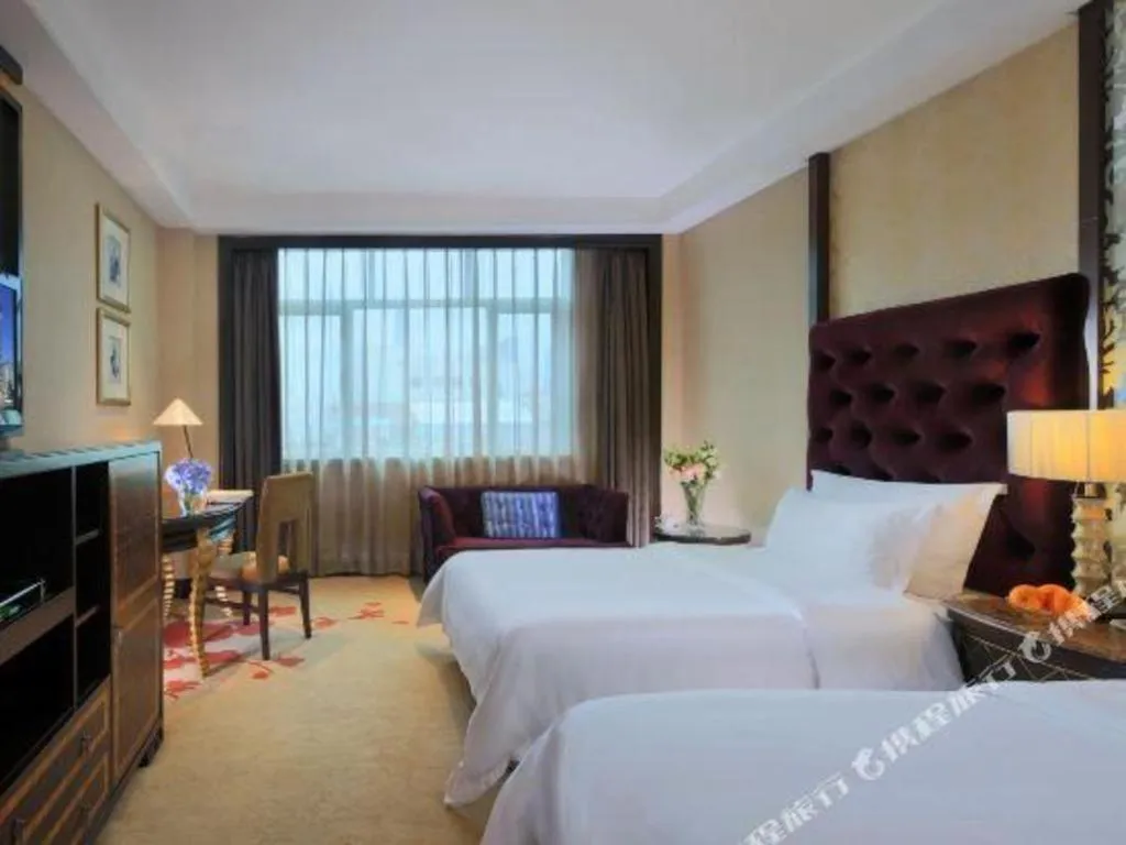 Bed in Dongguan Silver World Garden Hotel