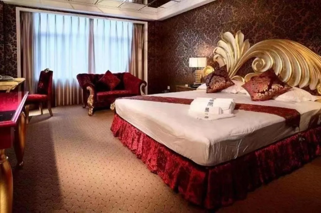 Bed in Dongguan Silver World Garden Hotel