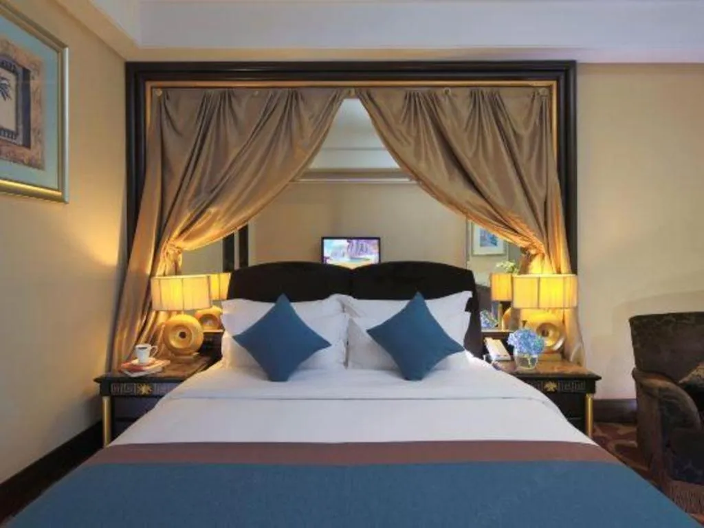 Bed in Dongguan Silver World Garden Hotel