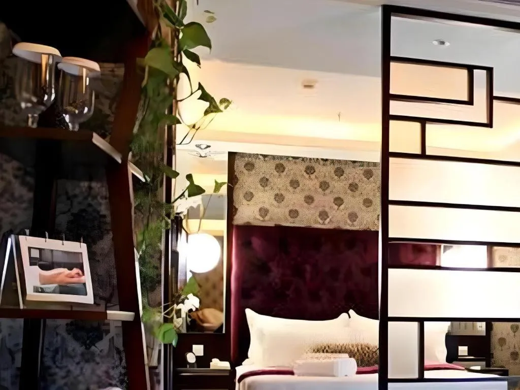 Bed in Dongguan Silver World Garden Hotel