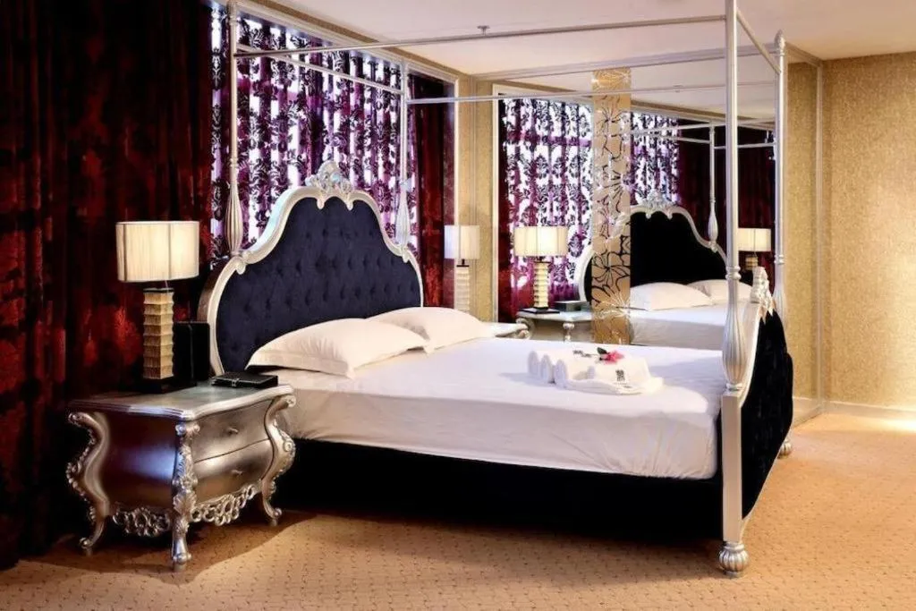 Bed in Dongguan Silver World Garden Hotel