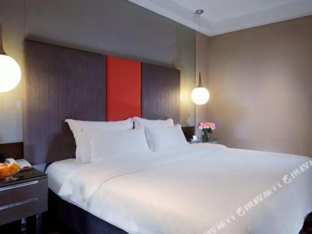 Bed in Dongguan Silver World Garden Hotel
