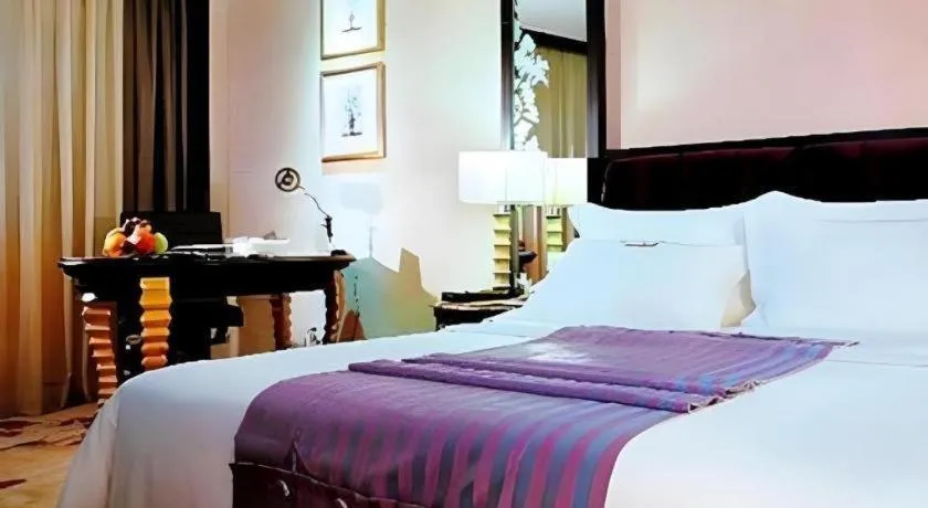 Bed in Dongguan Silver World Garden Hotel