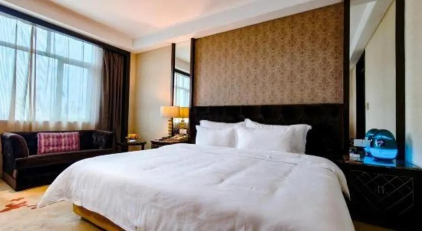 Bed in Dongguan Silver World Garden Hotel