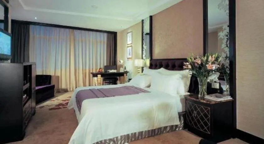 Bed in Dongguan Silver World Garden Hotel