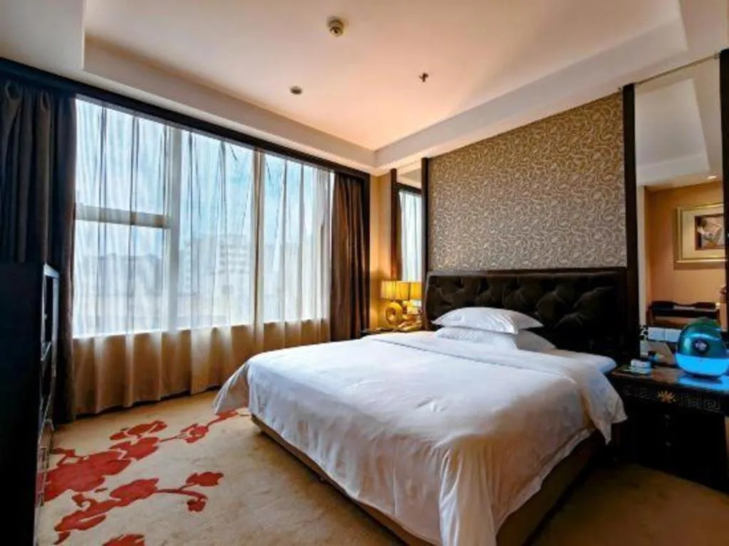 Bed in Dongguan Silver World Garden Hotel