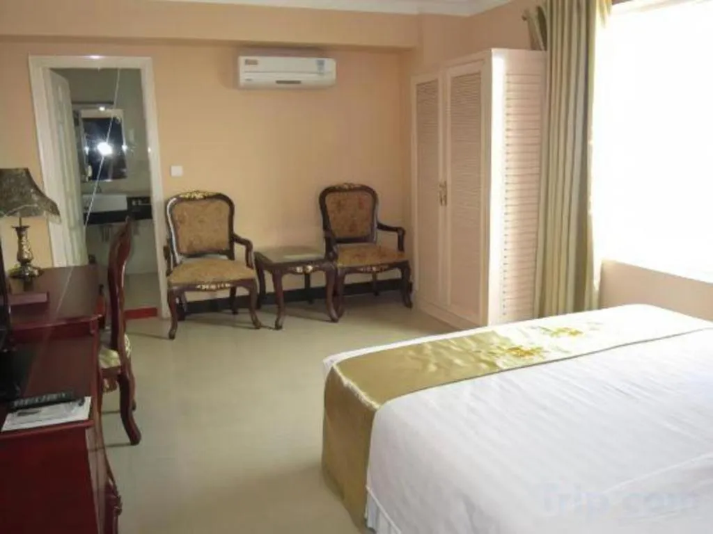 Bed in Hoang Long Hotel - Hai Phong City Center