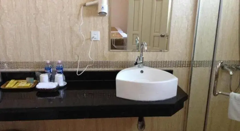 Classic Hoang Long Hotel Classic Hoang Long Hotel