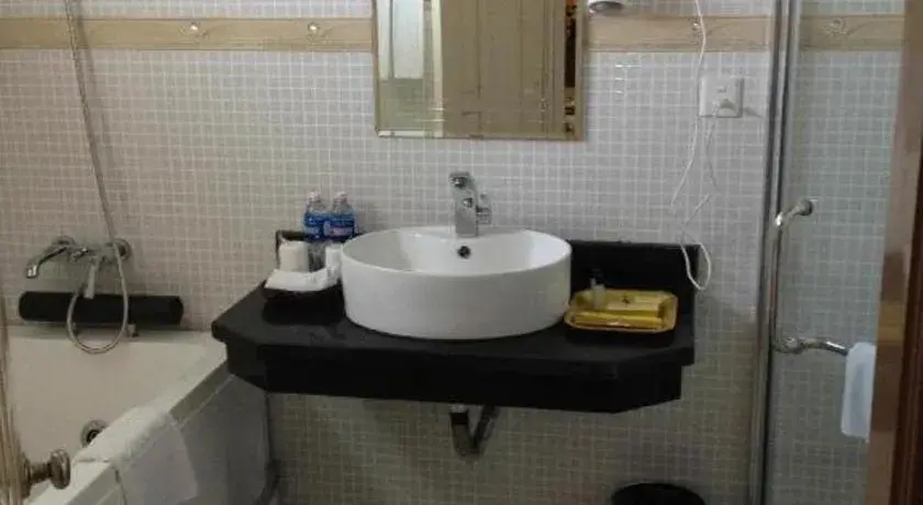 Classic Hoang Long Hotel Classic Hoang Long Hotel