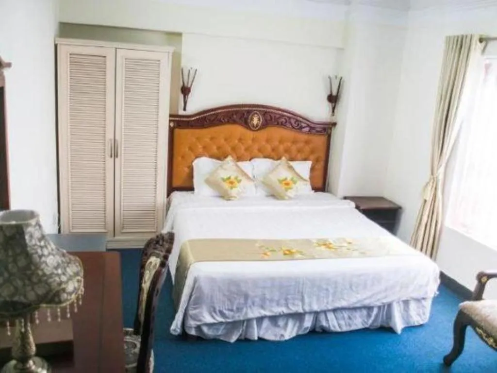 Bed in Hoang Long Hotel - Hai Phong City Center