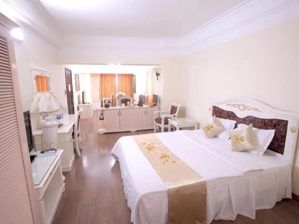 Bed in Hoang Long Hotel - Hai Phong City Center