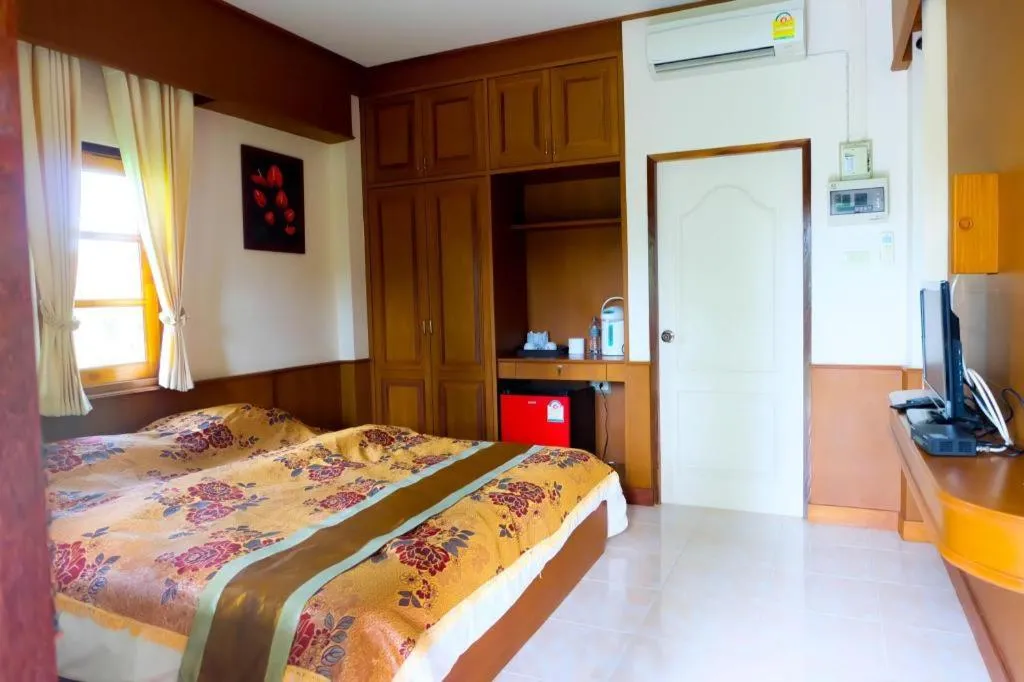 Bed in THAISOMBOON BIGHOME RESORT