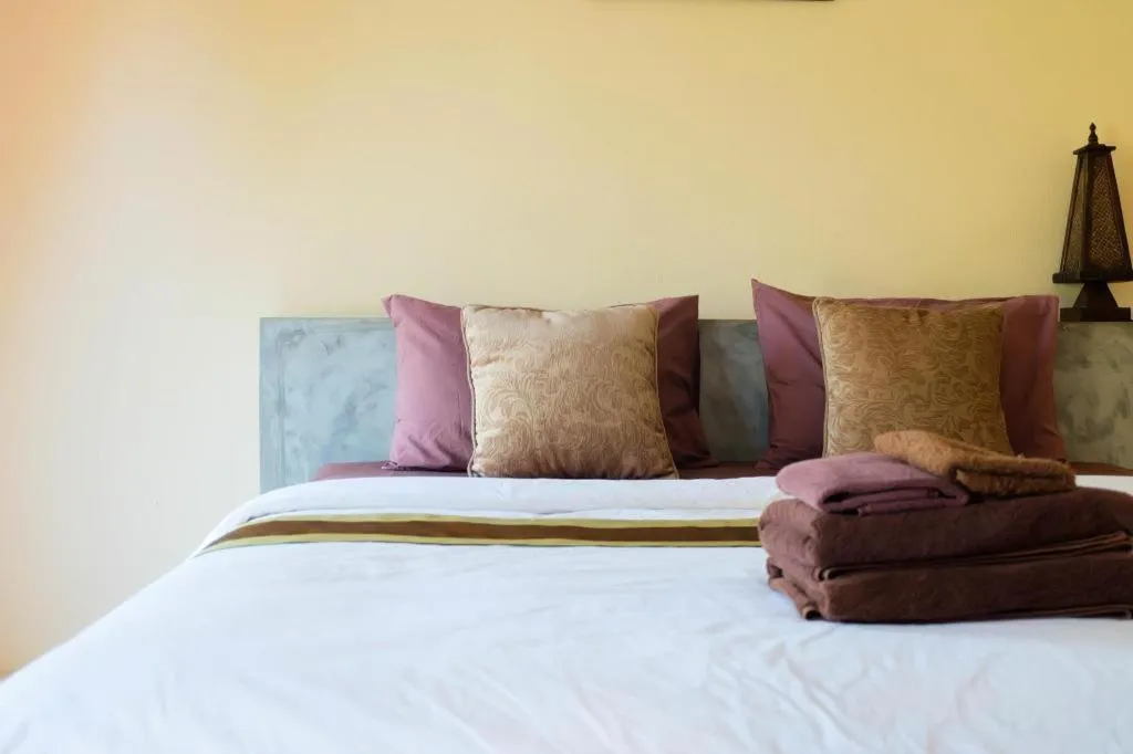 Bed in THAISOMBOON BIGHOME RESORT