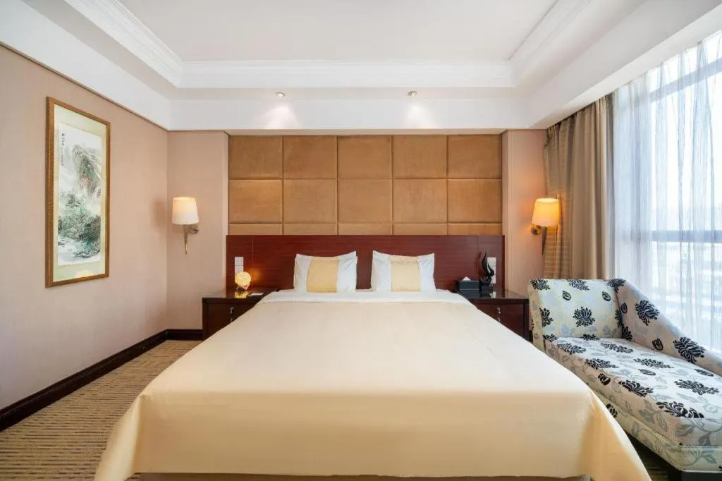 Bed in Chinflux Mandarin Hotel