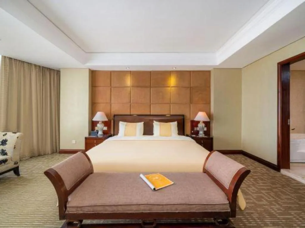 Bed in Chinflux Mandarin Hotel