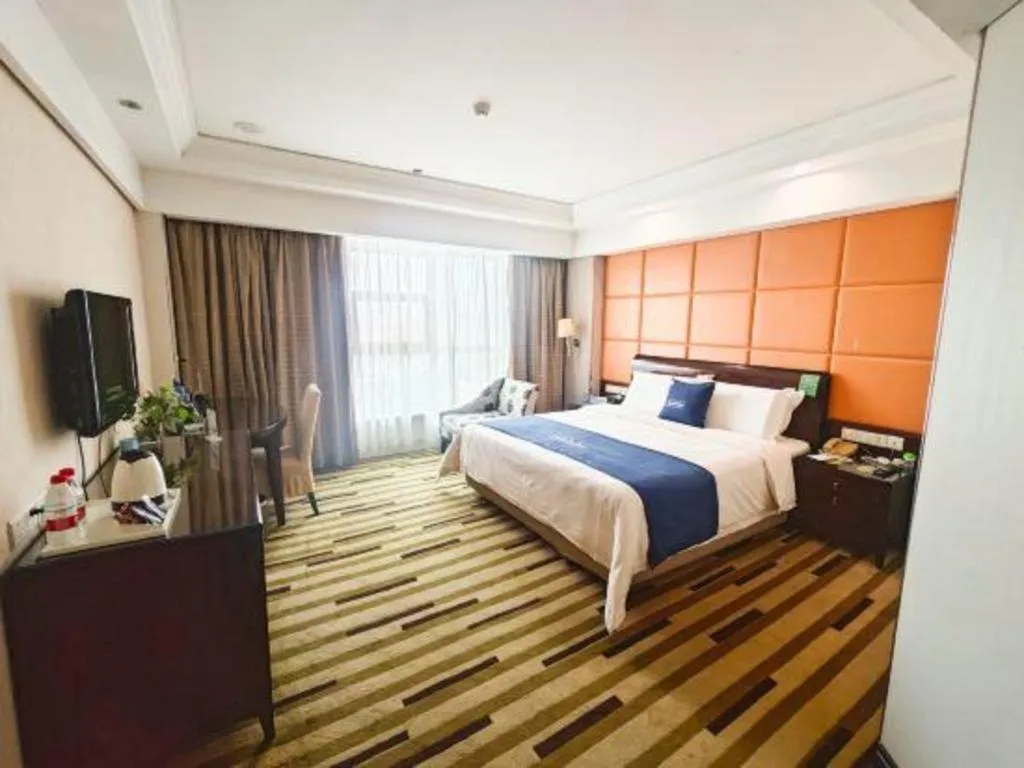 Bed in Chinflux Mandarin Hotel