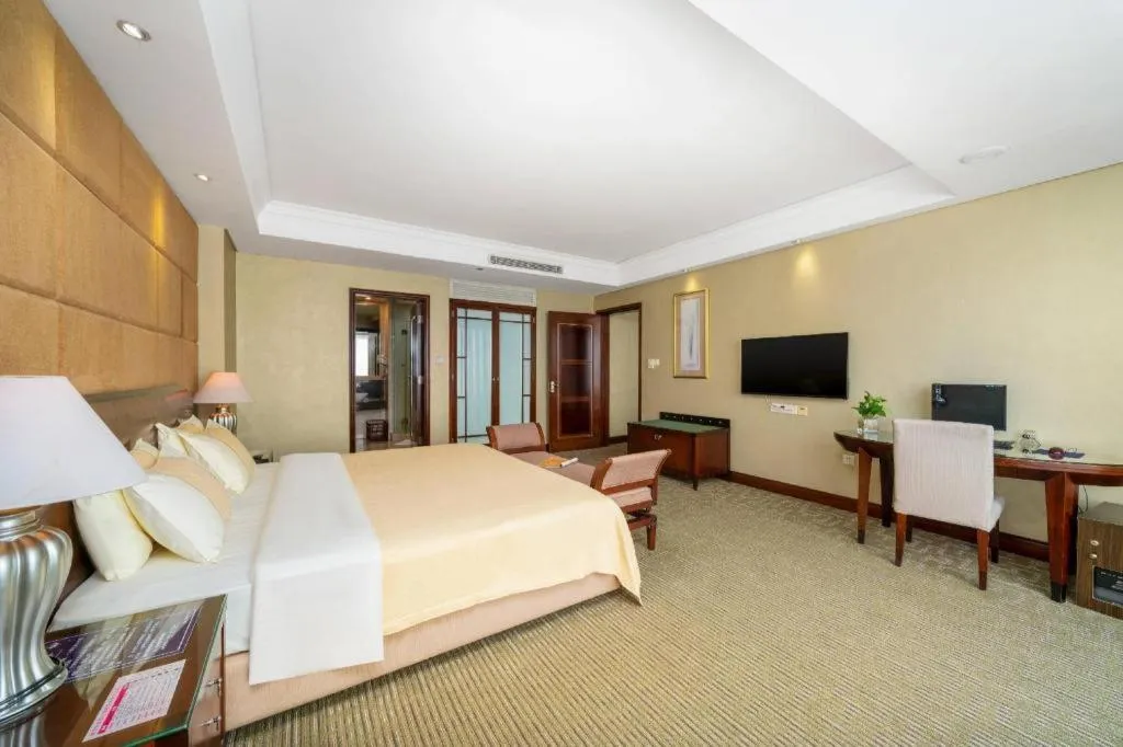 Bed in Chinflux Mandarin Hotel