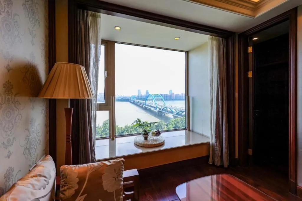 Hangzhou Lingtao Pavilion Hotel