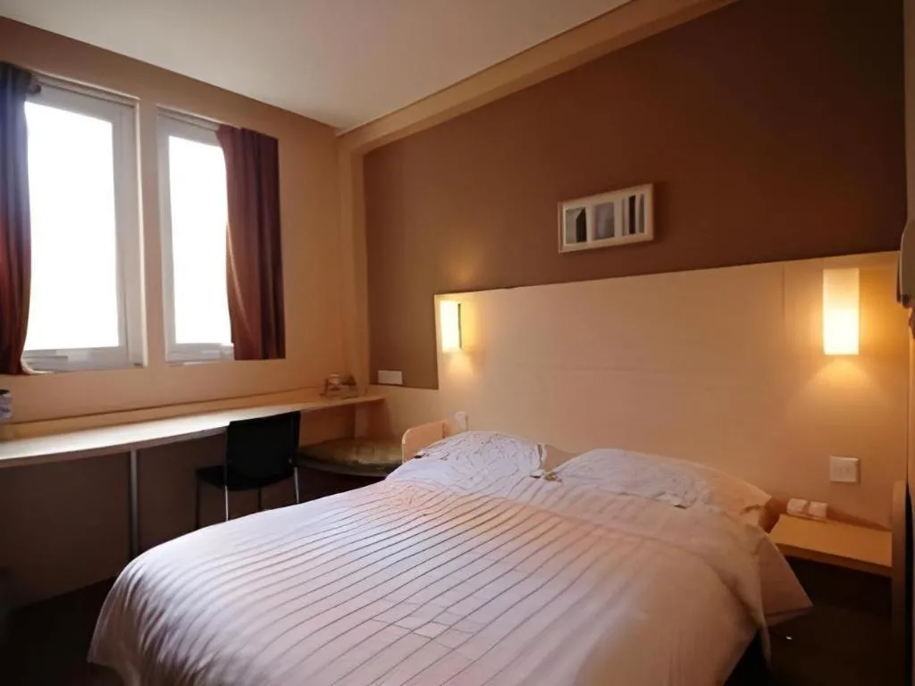 Bed in Super8 Hotel Anyang Hongqi Road