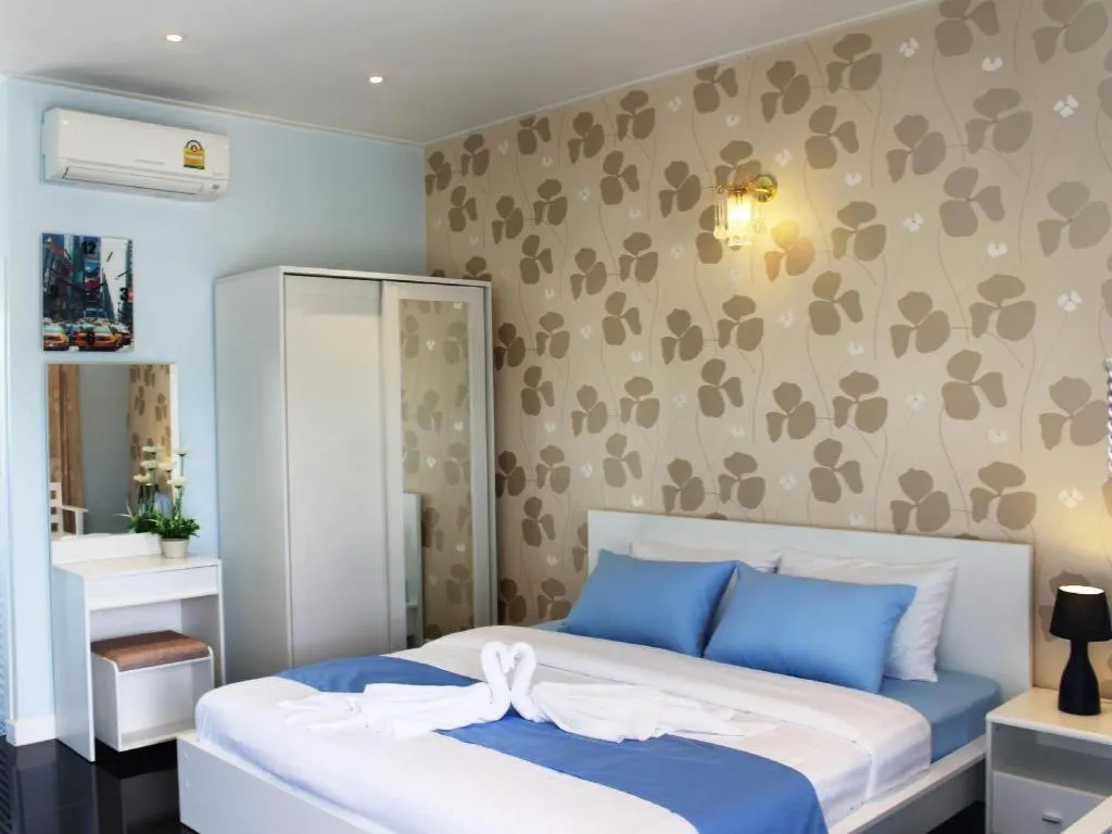 Bed in Chiangkhan Gallery Resort