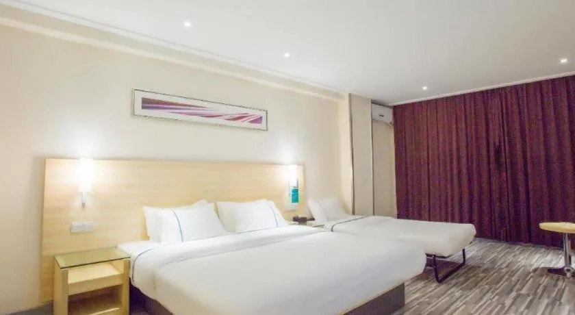 Bed in City Comfort Inn Dongxing National Trade Port