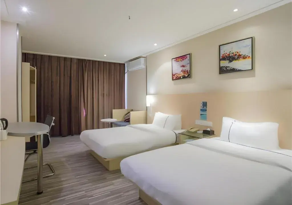 Bed in City Comfort Inn Dongxing National Trade Port Bed in City Comfort Inn Dongxing National Trade Port
